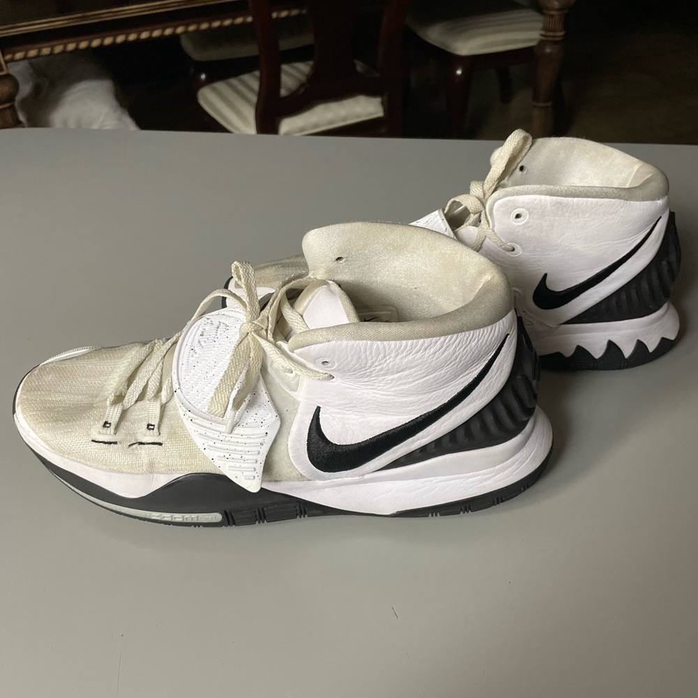 Men’s Nike Kyrie 6 Oreo Basketball Shoes